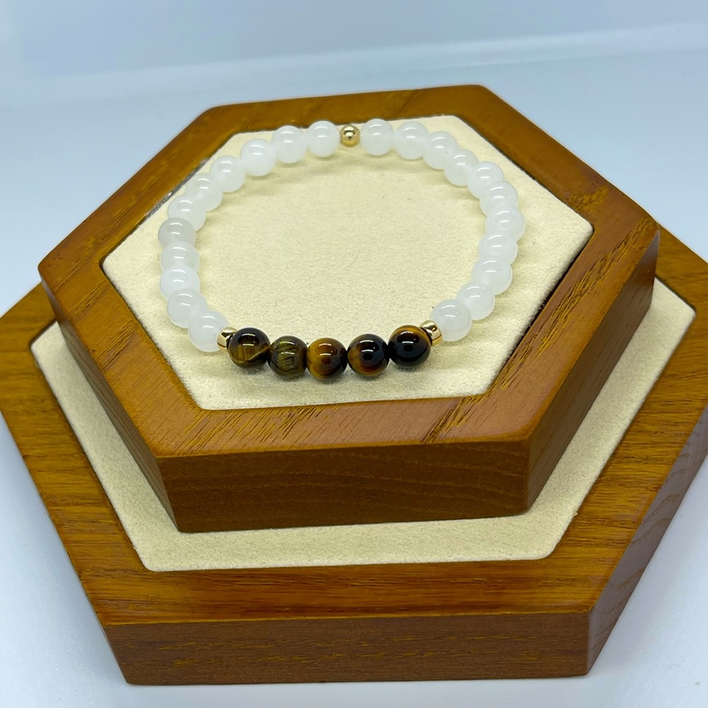 White Jade & Tiger Eye Bracelet
